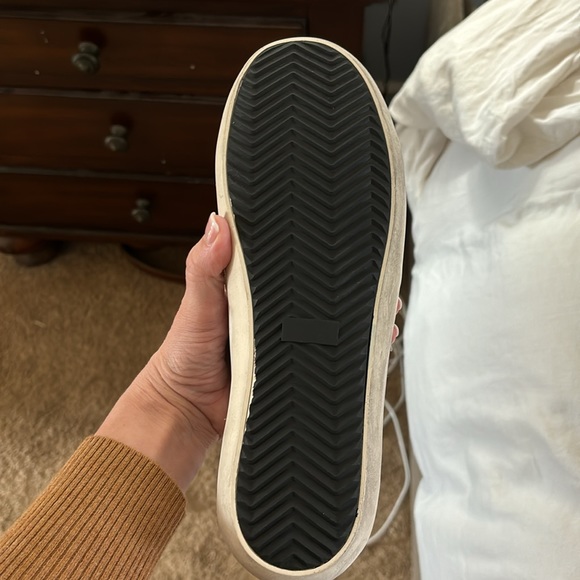 Designer inspired GG sneaker with grey star and gold accents! - Picture 6 of 9